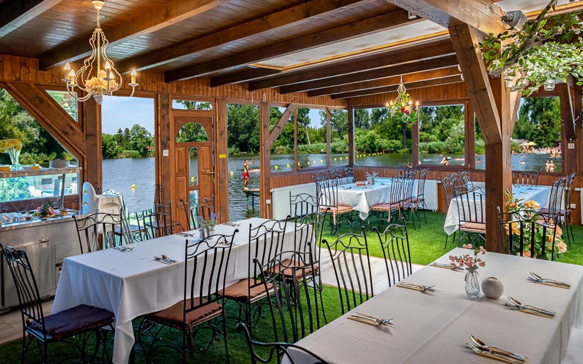 Eden Lounge Restaurant & Pension Veresegyház Exteriör bild