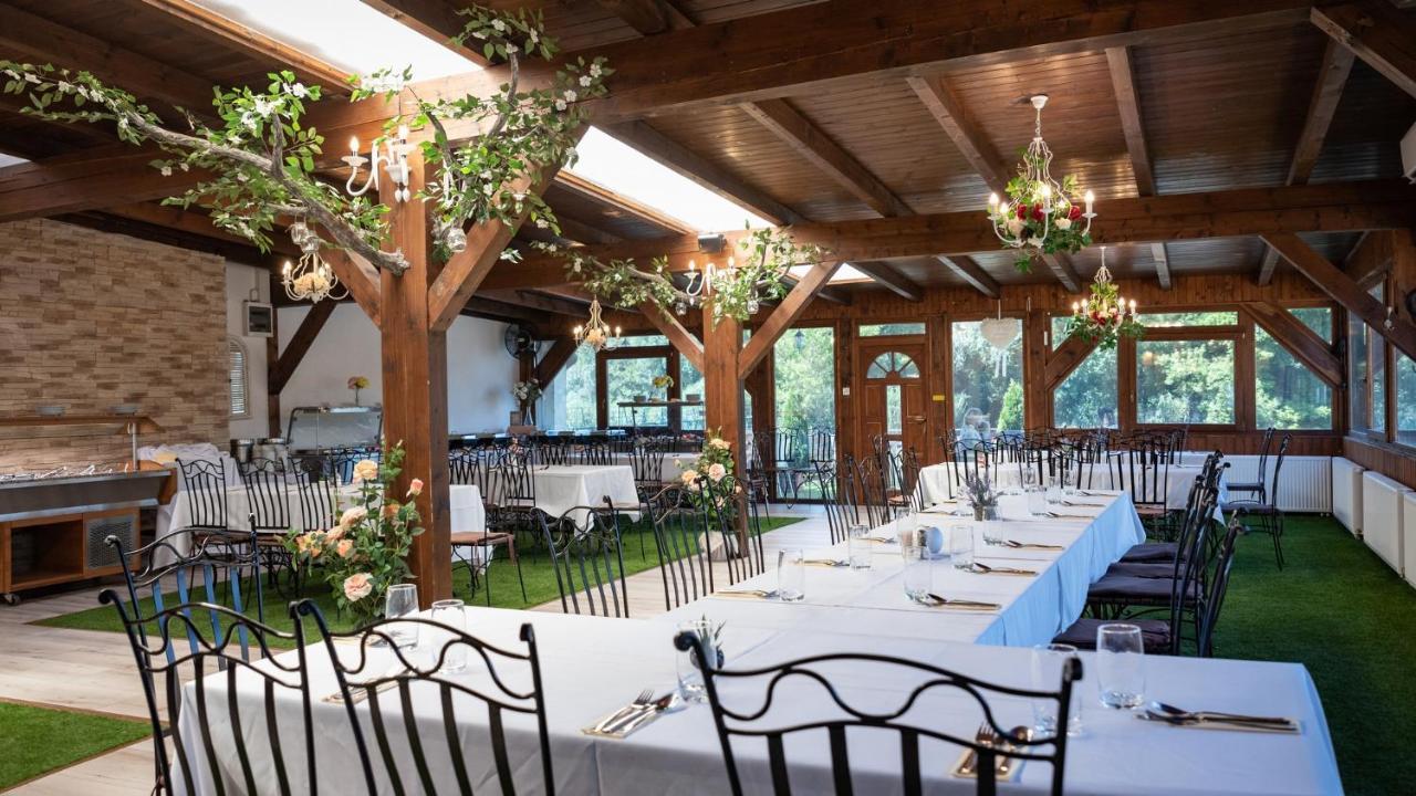 Eden Lounge Restaurant & Pension Veresegyház Exteriör bild