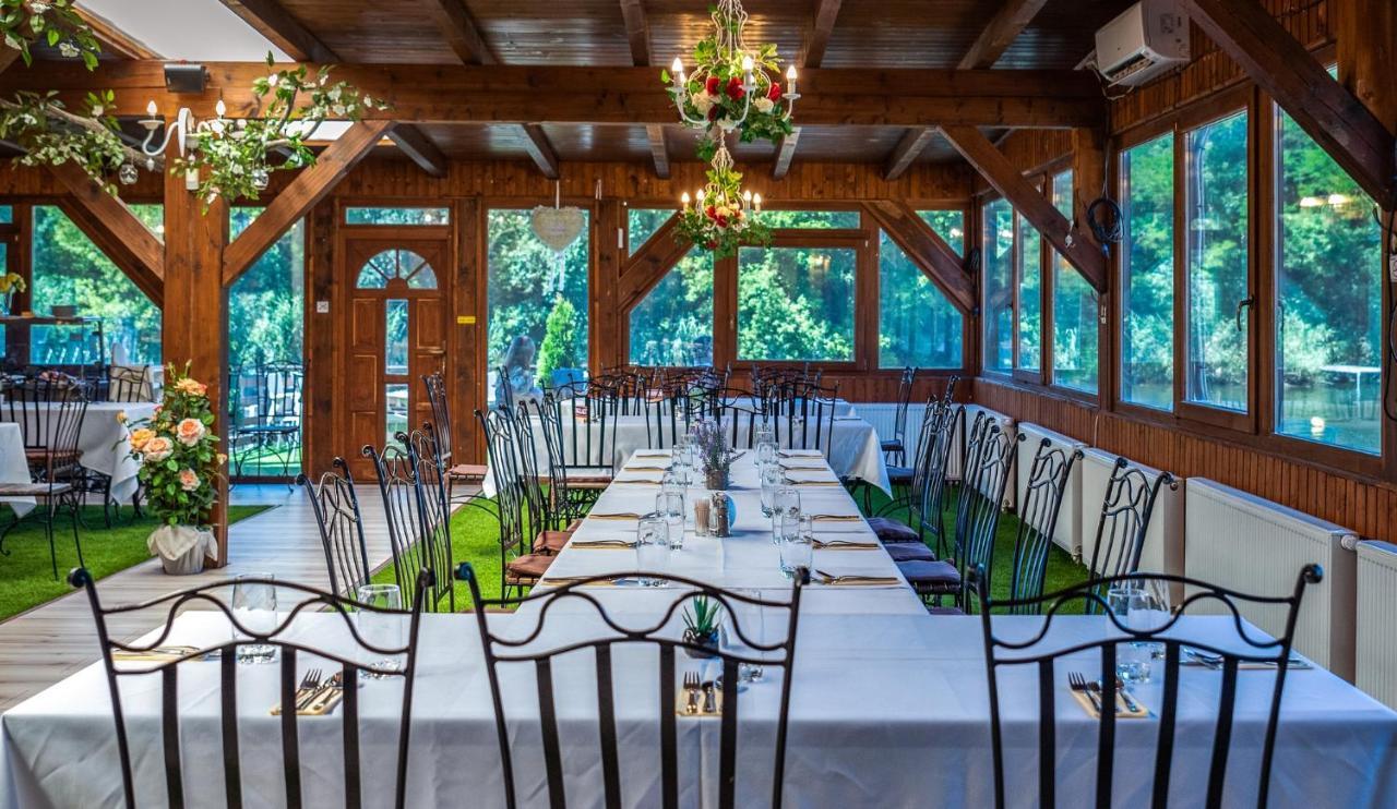 Eden Lounge Restaurant & Pension Veresegyház Exteriör bild